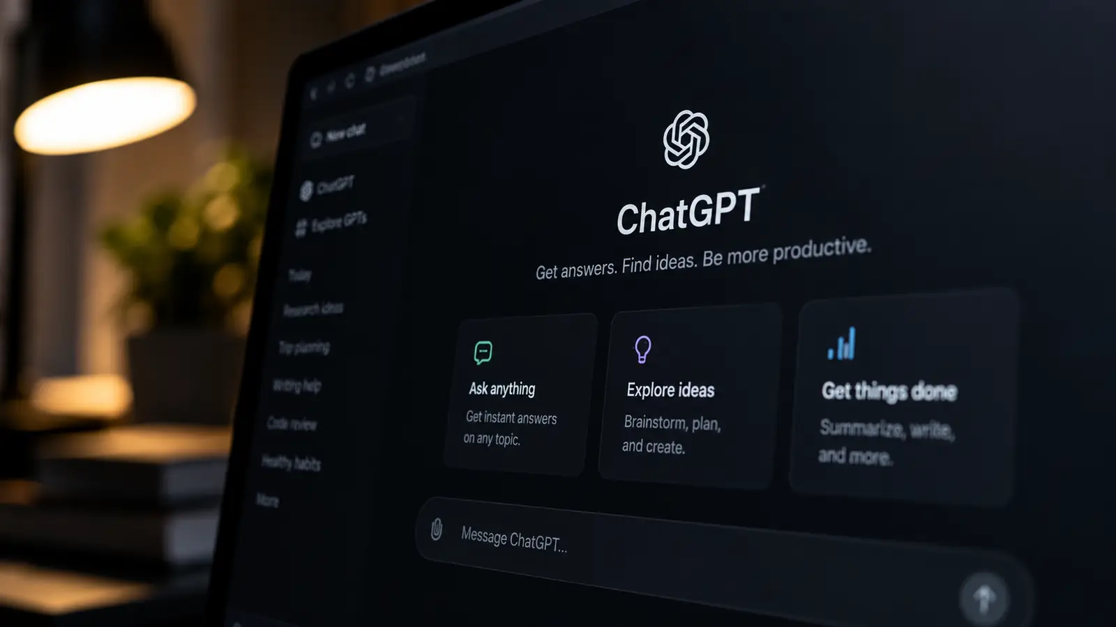 ChatGPT no Chrome: tela do assistente aberta em notebook no escritório