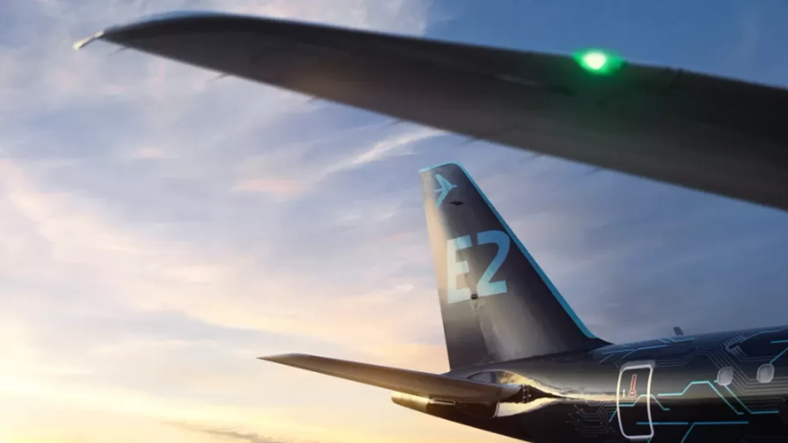 Carteira de pedidos da Embraer: cauda de um jato E2 ao entardecer