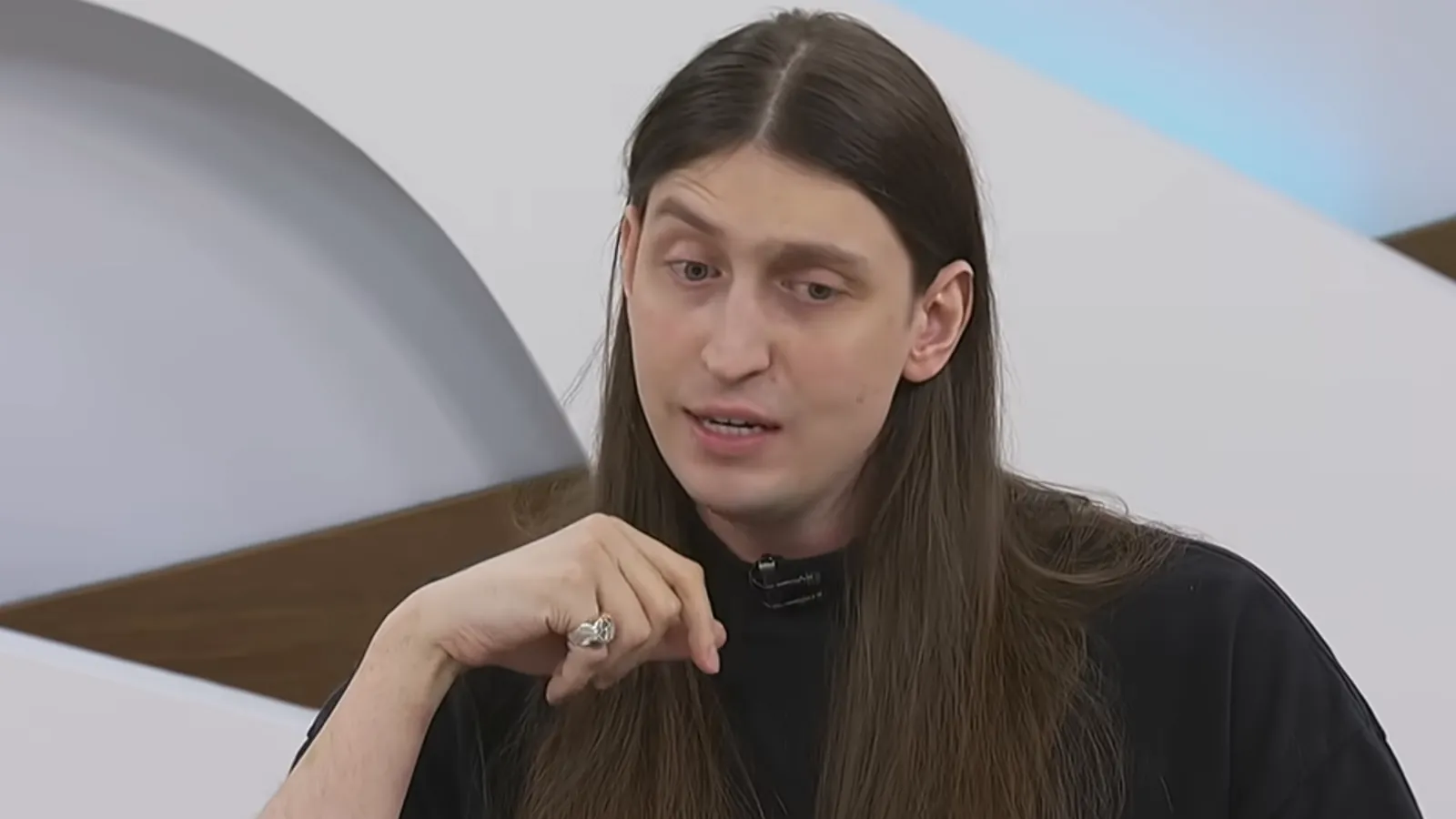 Felca, youtuber Felipe Bressanim, durante entrevista ao programa Roda Viva, da TV Cultura